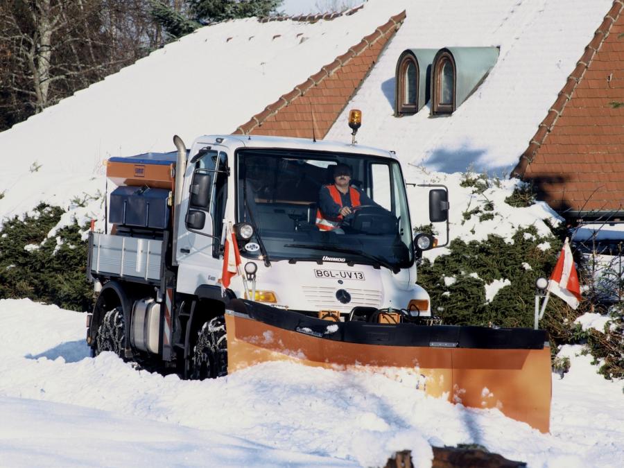  Mercedes-Benz Unimog U400 Road Service 2000 года  (фото 10 из 13)